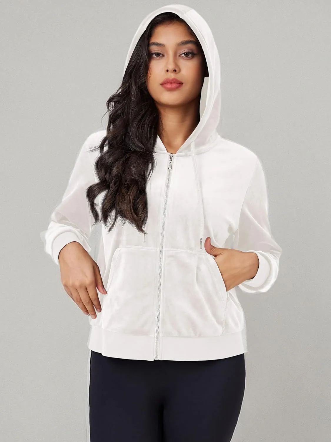 MAGCOMSEN Women's Velour Crop Hoodie Jacket Long Sleeve Zip Up Tops Soft Casual Velvet Jacket with Pockets