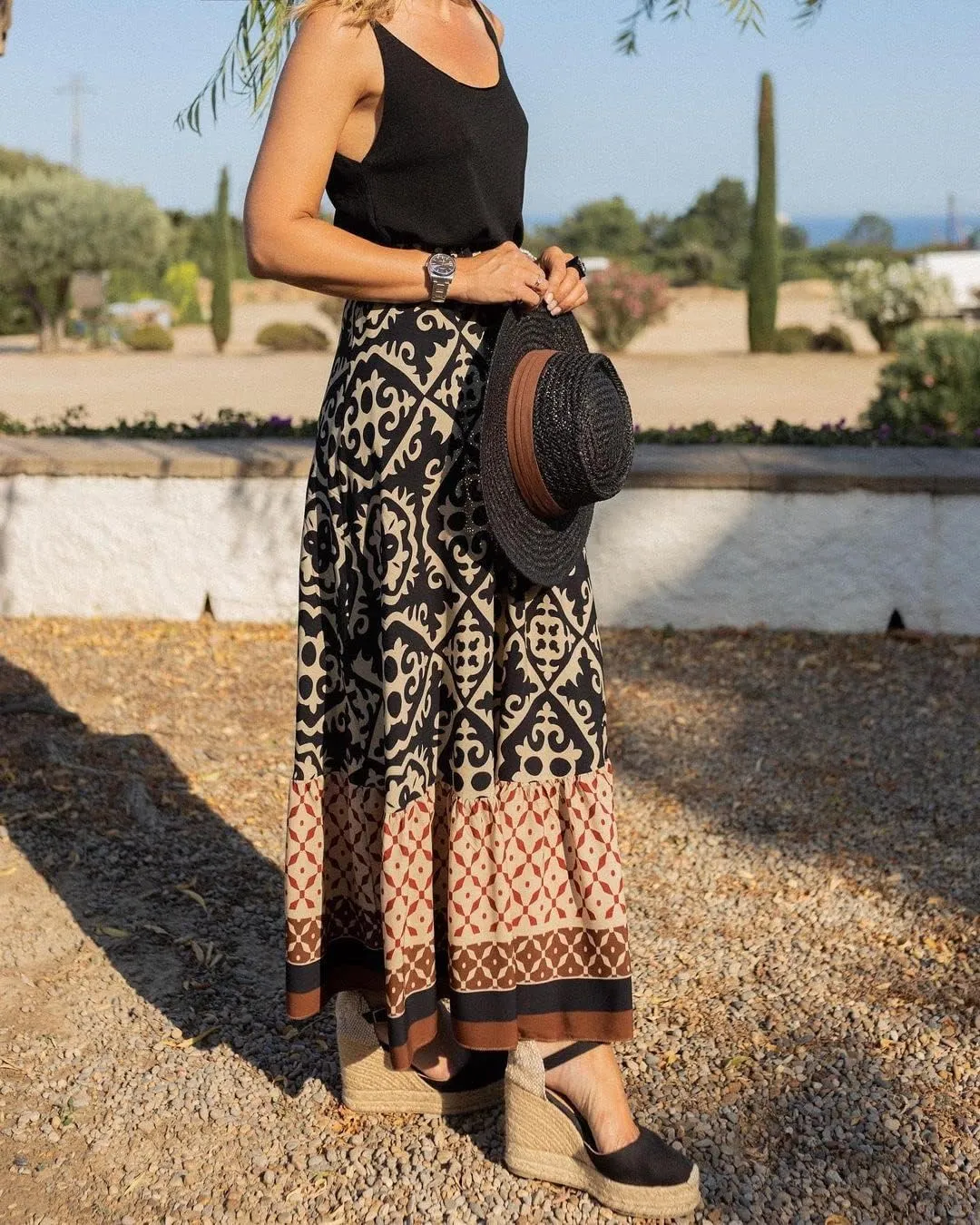 Women's Tiered Paisley Print Bohemian Long Skirts Summer Beach Pleated A Line Elastic High Waist Maxi Skirts for Women