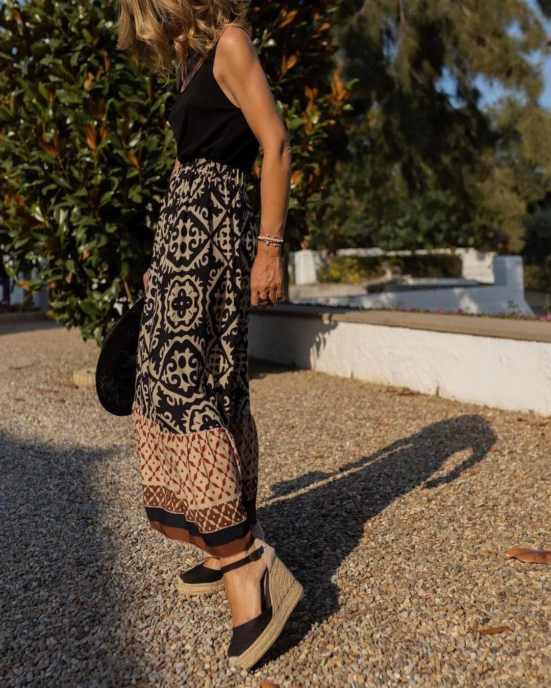 Women's Tiered Paisley Print Bohemian Long Skirts Summer Beach Pleated A Line Elastic High Waist Maxi Skirts for Women