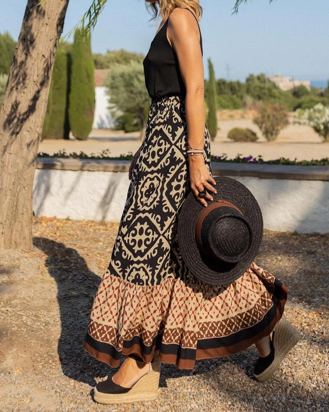 Women's Tiered Paisley Print Bohemian Long Skirts Summer Beach Pleated A Line Elastic High Waist Maxi Skirts for Women